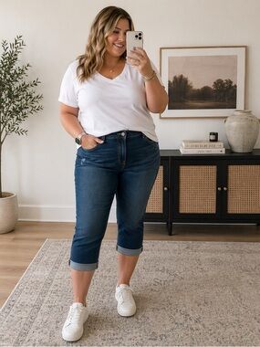 NWT Judy Blue Distressed Capris Bonnie Mid Rise Cuffed Stretchy 15/32